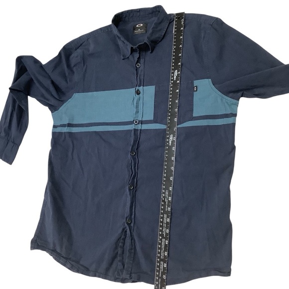 Oakley Button-down Shirt Sz Large Navy Blue - Picture 5 of 8